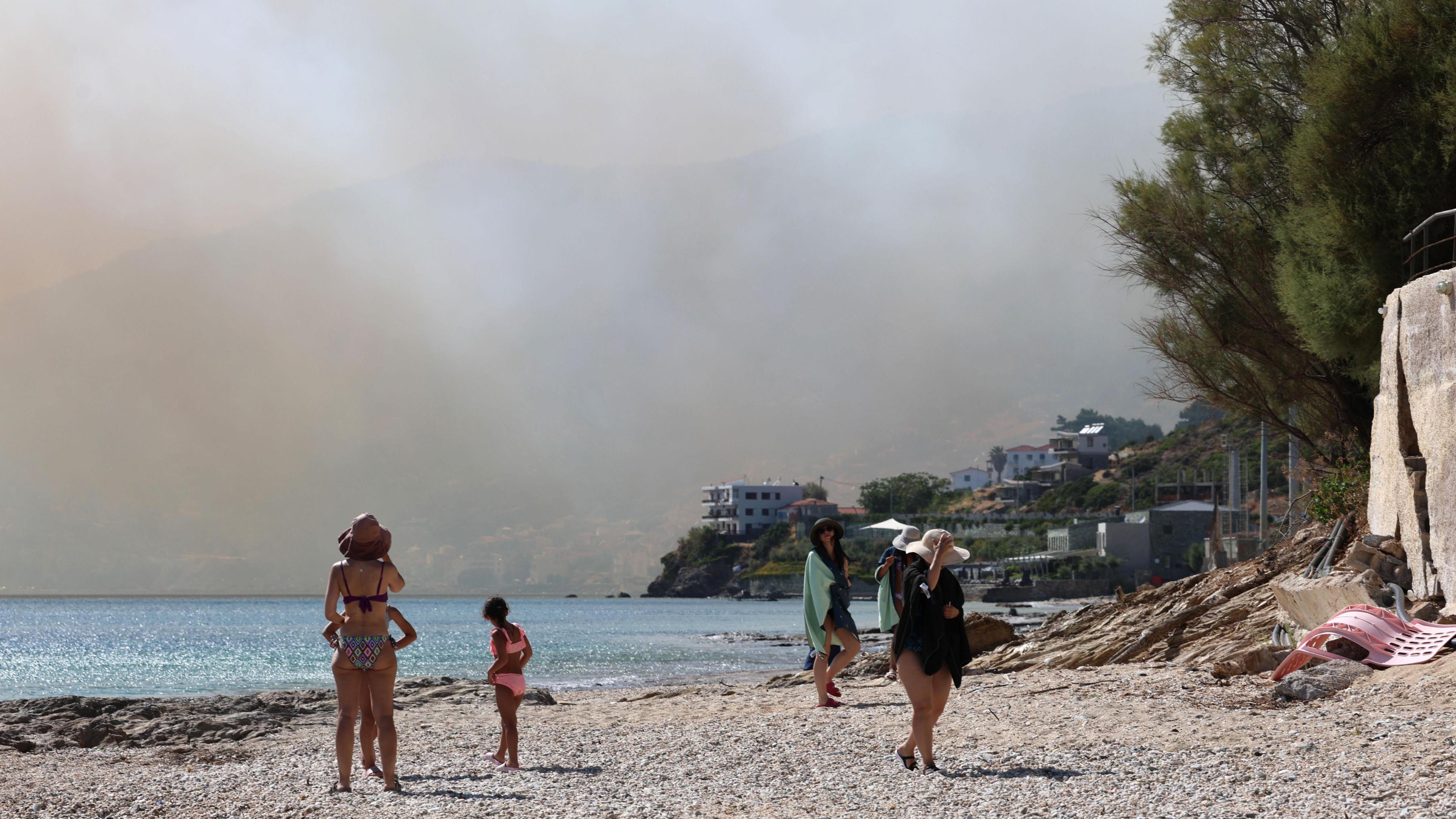 Crete Wildfires Force Evacuation of Thousands Amid Fierce Wind