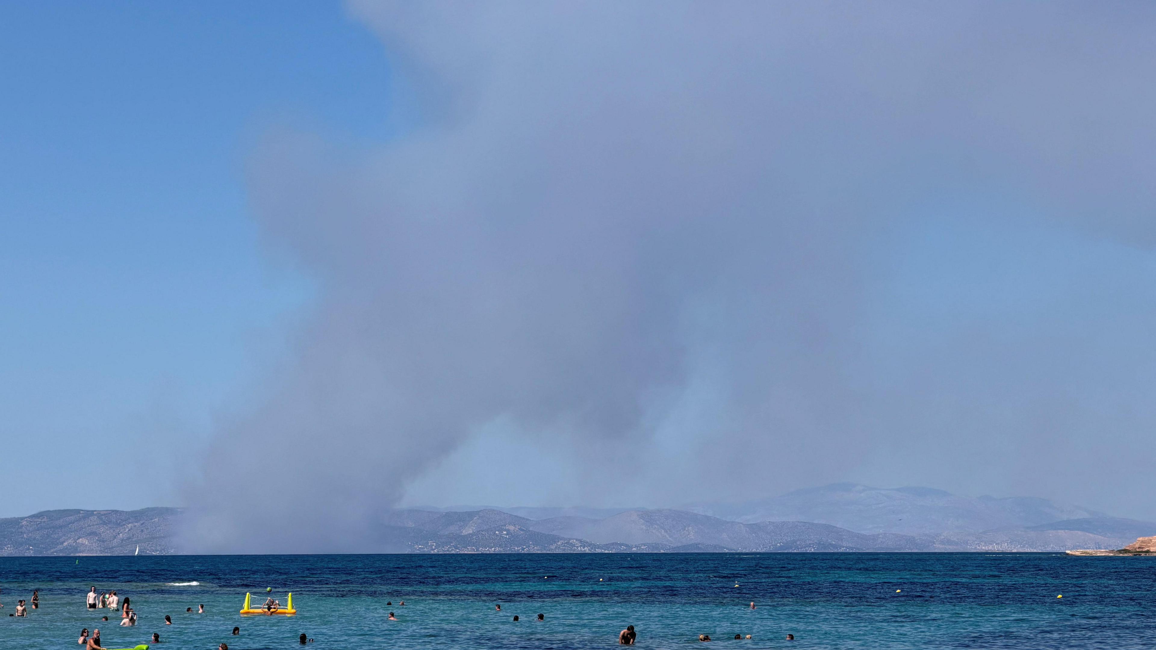 Two fatalities as wildfires erupt on Greek island Salamina – Evacuations underway