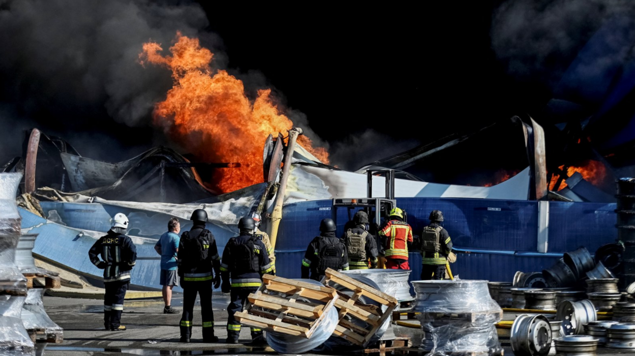 37 Killed, 400 Evacuated After Russian Drone Strike Hits Kyiv Weapons Depot