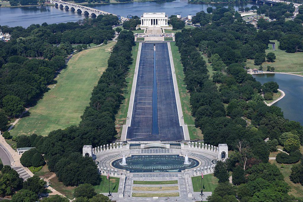 Former Olympian Exonerated as Reflecting Pool Damage Blamed on Contractor, Not Vandal