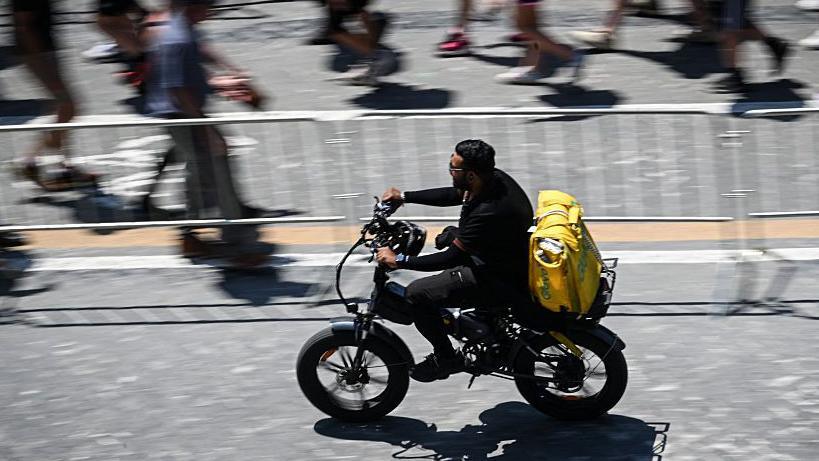 Heatwave Forces Italian Delivery Riders to Strike for Health and Fair Pay