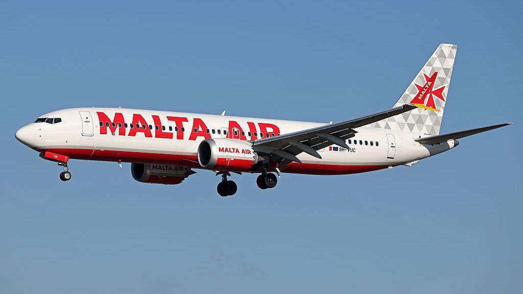 Passenger Nearly Pulled From Window on Ryanair‑Owned Flight in Mid‑Air