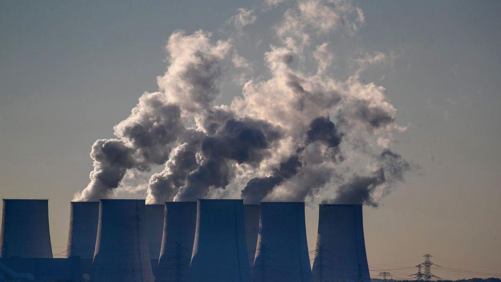 EU Pairs Climate Goals with Business Flexibility, Slowing ETS Reductions