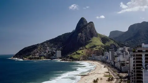 Tourists Trapped Amid Rio Gunfight: 200 Stranded on Popular Hilltop