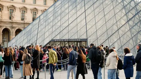 Louvre Museum Reopens After $88 Million Diamond Heist