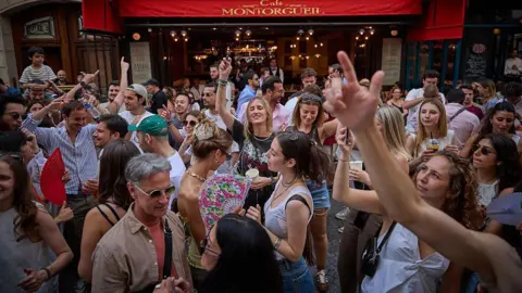 France Bans Alcohol at Music Festival Amid Red‑Alert Heatwave