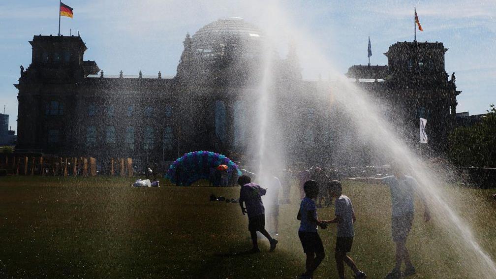 Heatwave Jumps East: France Rises Health Alert as Germany, Czech Republic Brace for Record Temps