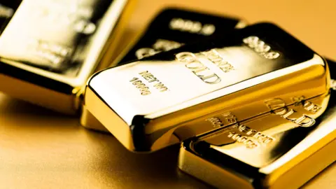 Gold Prices Surge Amid Global Uncertainty: Three Key Factors Driving the Market