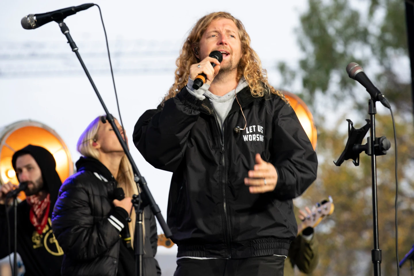 Sean Feucht: From Worship Leader to Controversial Figure Amid Financial Scrutiny