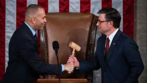 Congress Locked in Stalemate Over Government Shutdown Ahead of Crucial Vote