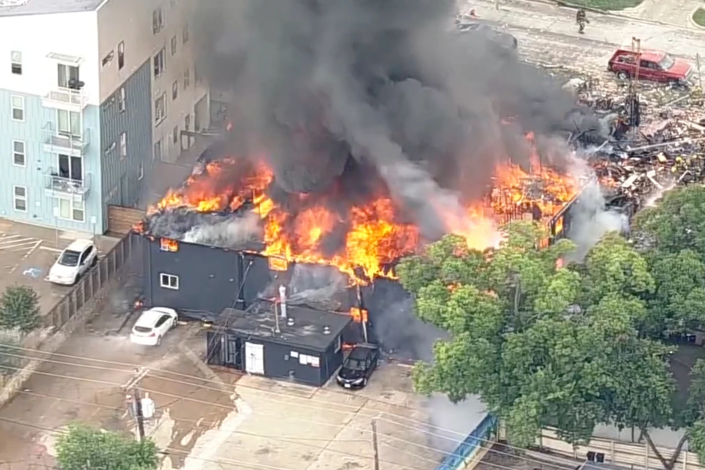Large Fire at Dallas Apartment Complex Claims Lives; Search Continues