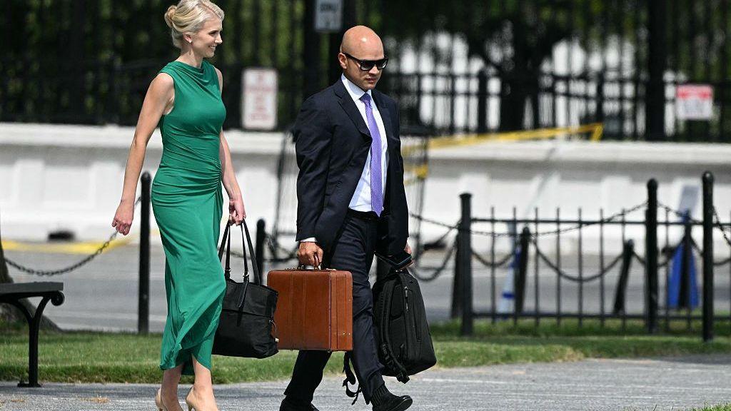 Trump Handled $45,000 Cash Gifts to Close Aides, Raising Ethical Questions