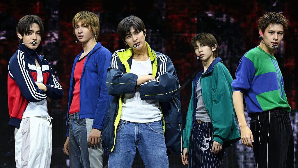 Cortis Turn the Spotlight on Fans, Urging Them to Put Phones Down