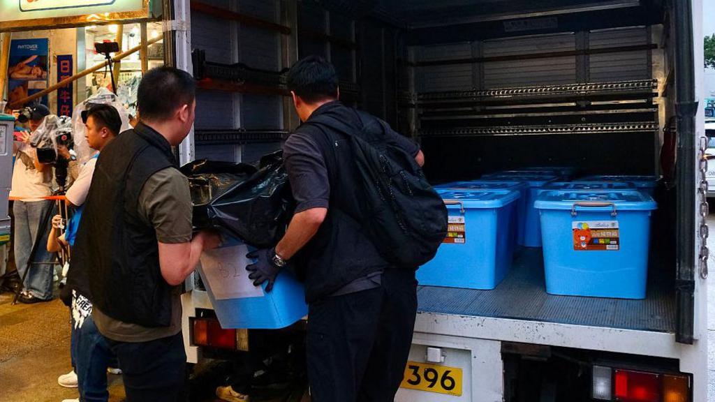 Hong Kong Police Raid Two Bookshops, Five Arrested