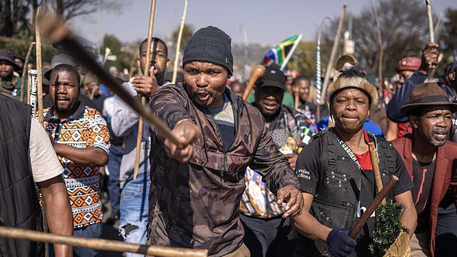 South Africa Demands 53,000 Migrants Leave Amid Anti‑Immigration Protests