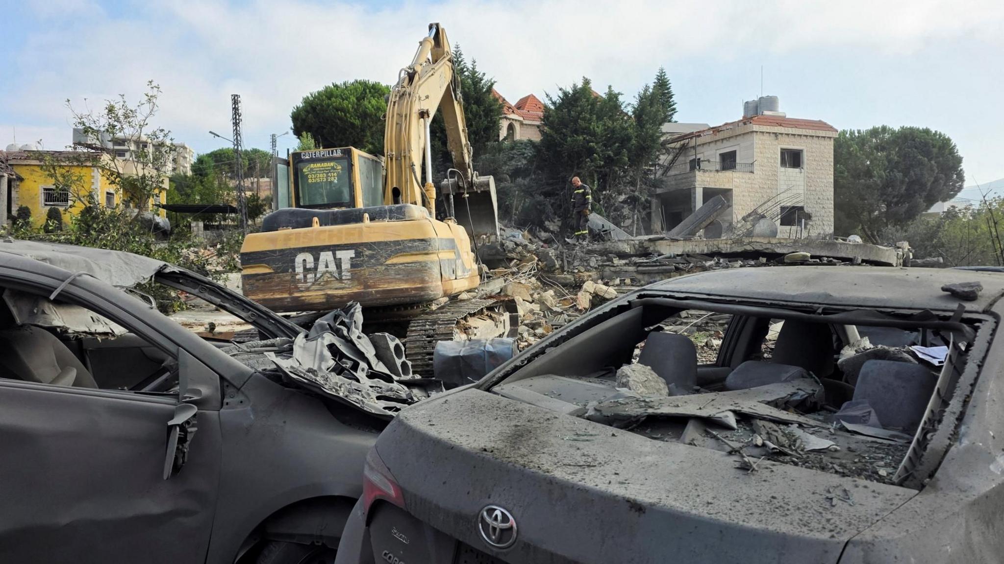 Israeli air strikes kill 12 in southern Lebanon village