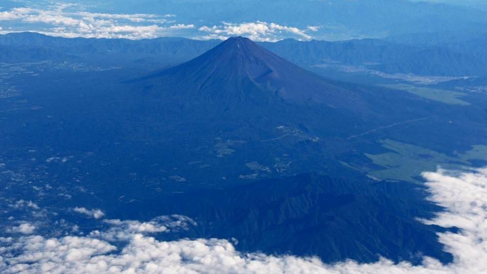 Father Faces Police Reprimand After Leaving 7‑Year‑Old Alone on Mount Fuji