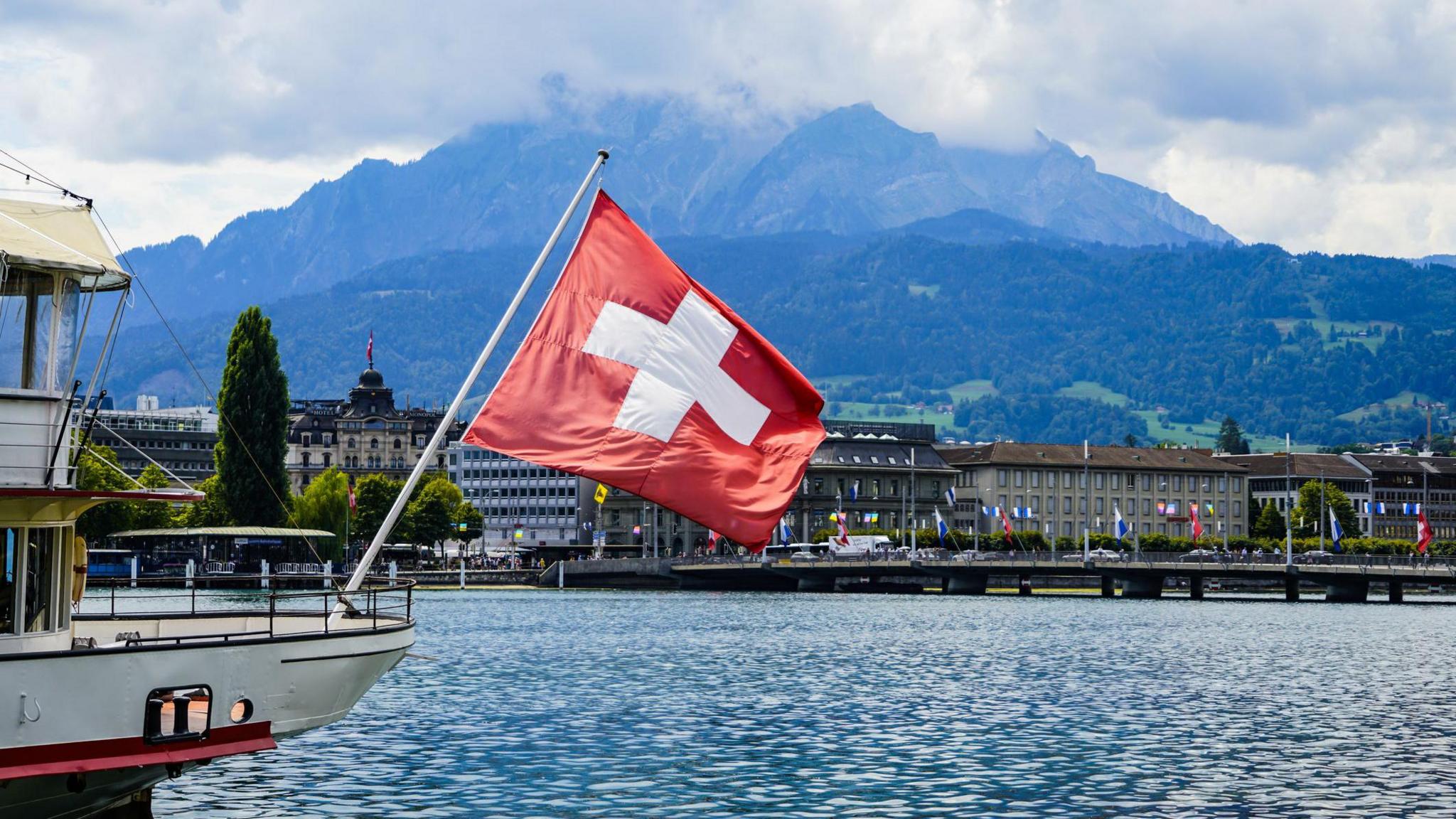 UK–Switzerland Trade Deal to Ban Roaming Fees and Grant Britons Free PassThrough e‑Gates
