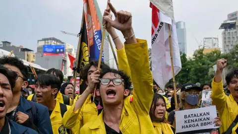 Jakarta Students Take to Protest After Fuel Price Hike and Wasteful State Spending Allegations