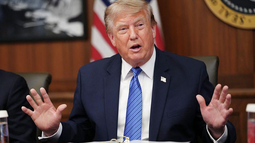 Trump Denies US Munitions Shortage, Threatens ‘Leakers’